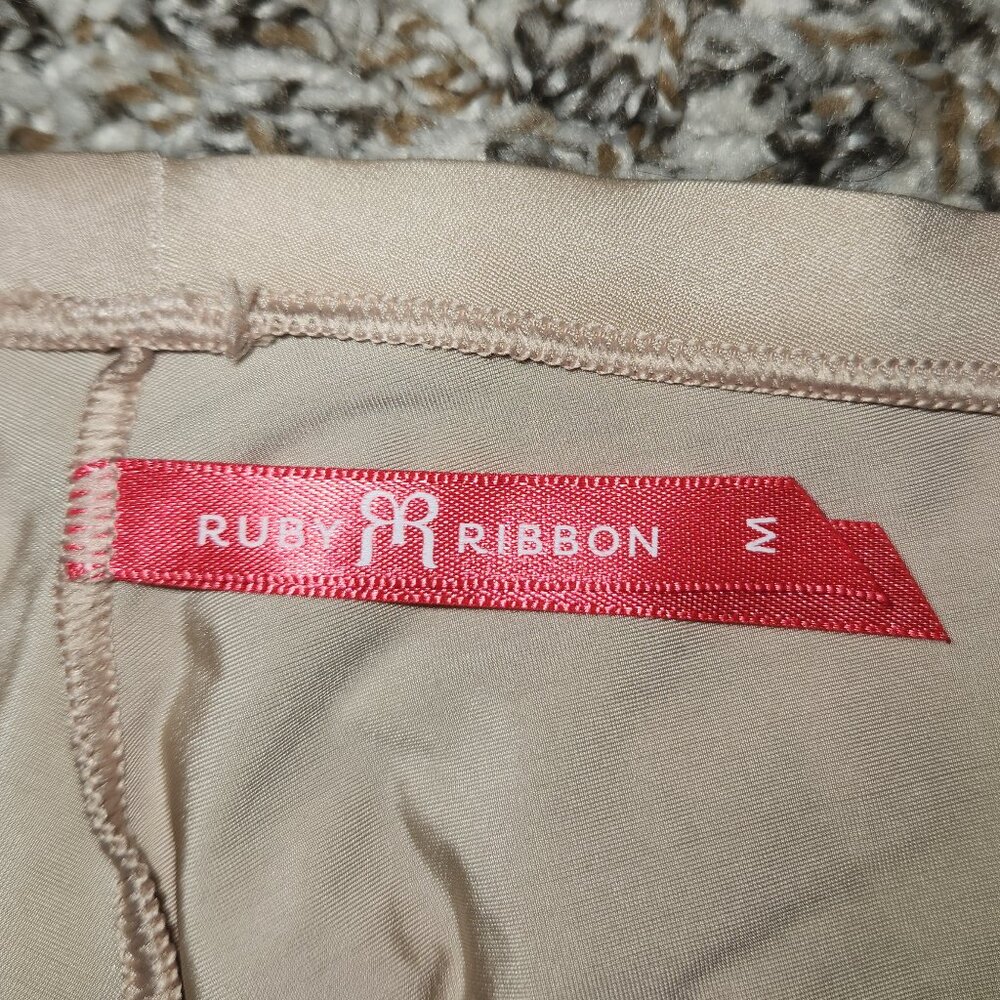 Ruby Ribbon Sculpting Shorts Size Medium - Picture 4 of 7